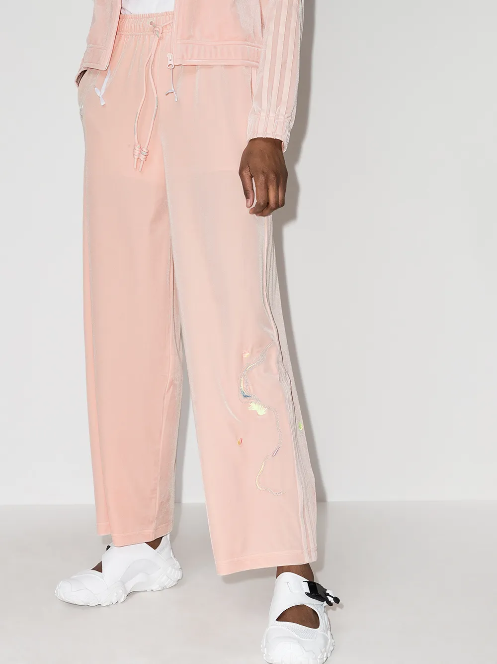 фото Adidas спортивные брюки из коллаборации с angel chen