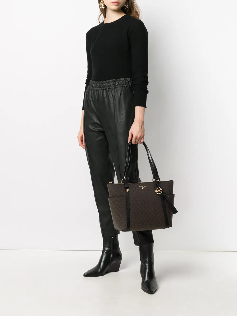 фото Michael michael kors сумка-тоут voyager с логотипом