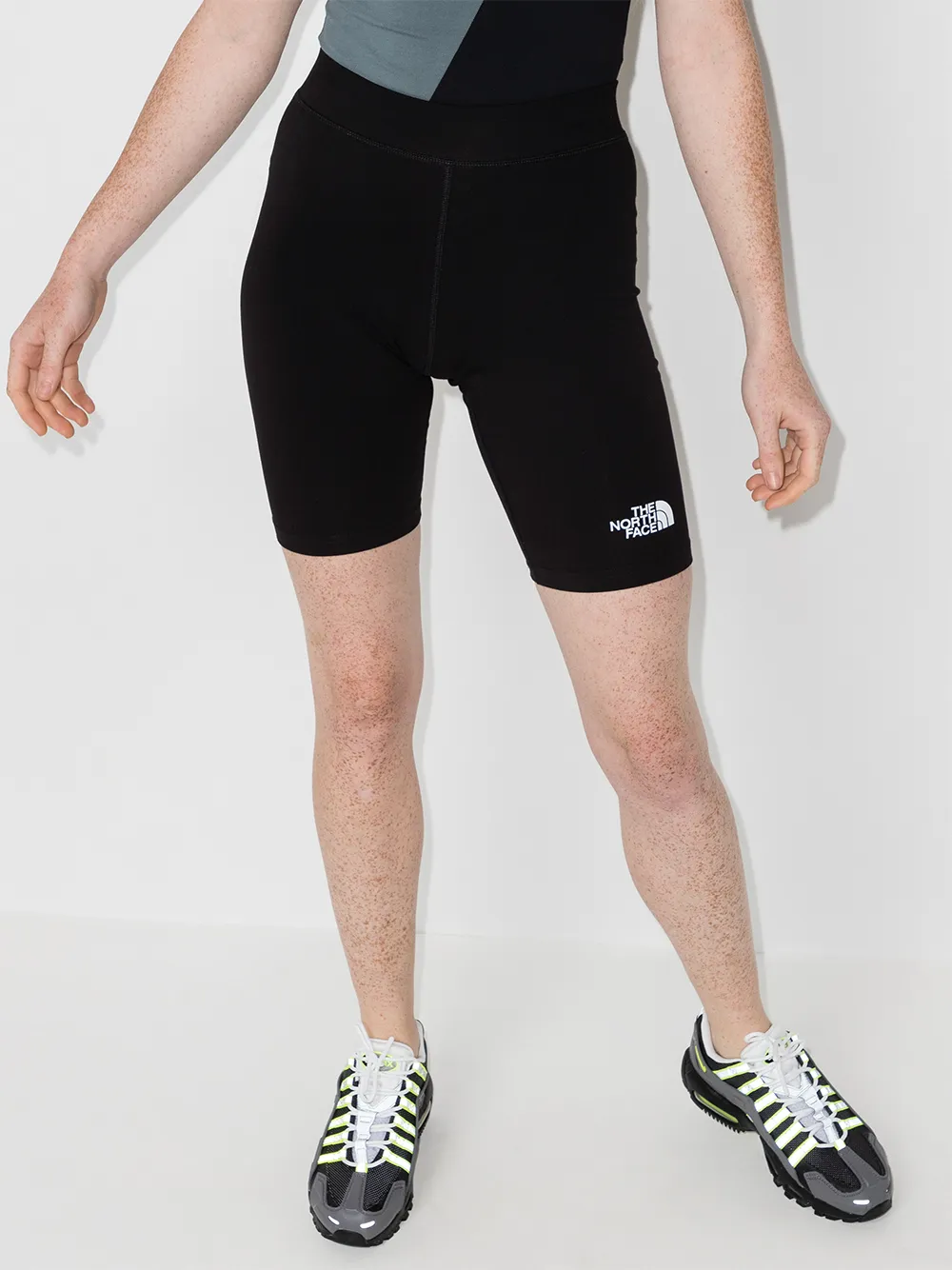 фото The north face спортивные шорты с логотипом