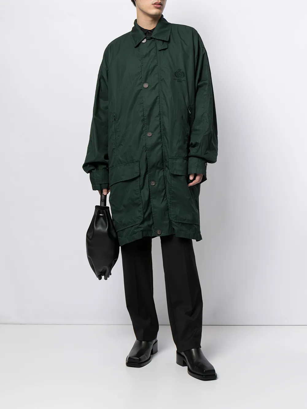 фото Balenciaga парка с вышитым логотипом