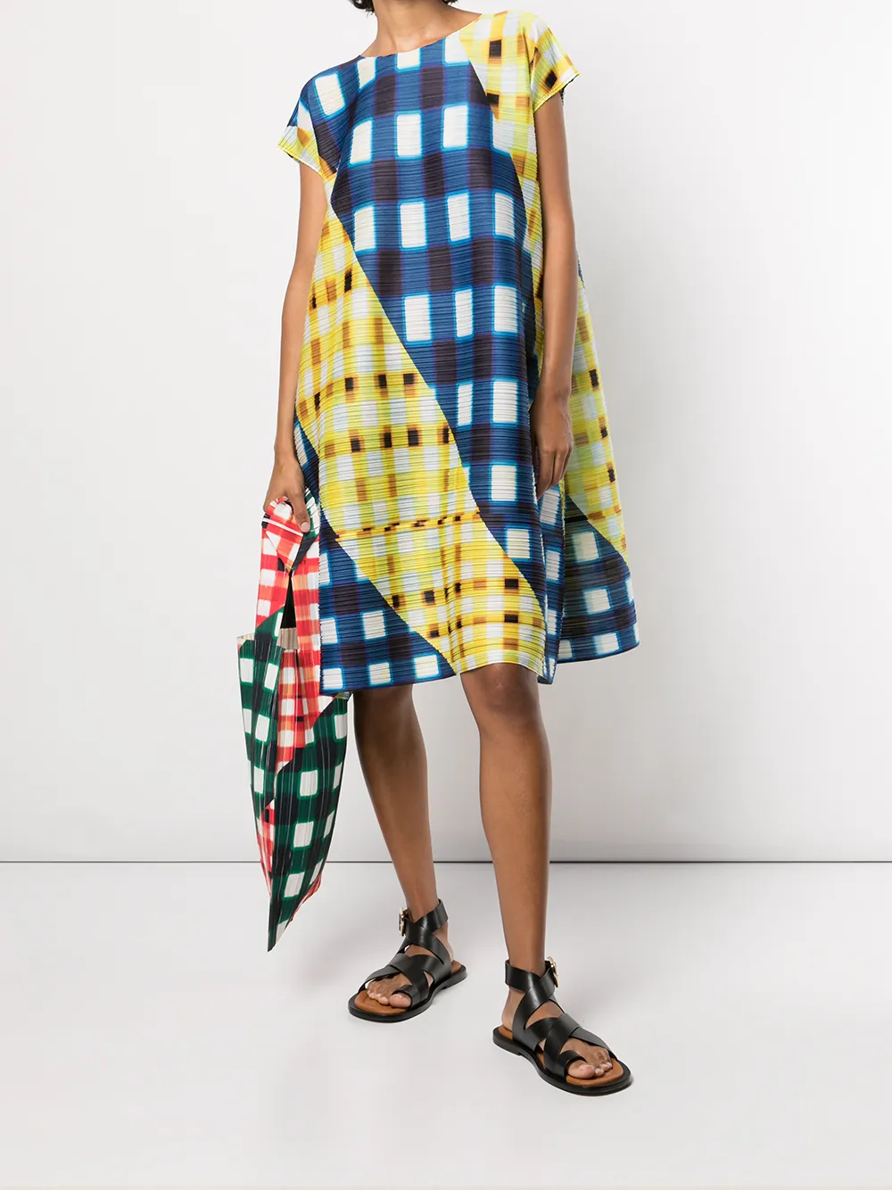 фото Pleats please issey miyake клетчатое платье миди со вставками