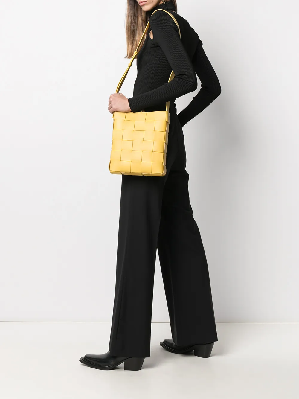 фото Bottega veneta сумка на плечо cassette