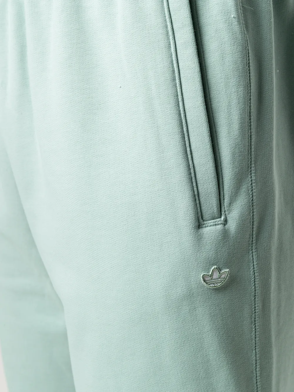 фото Adidas спортивные брюки с вышитым логотипом