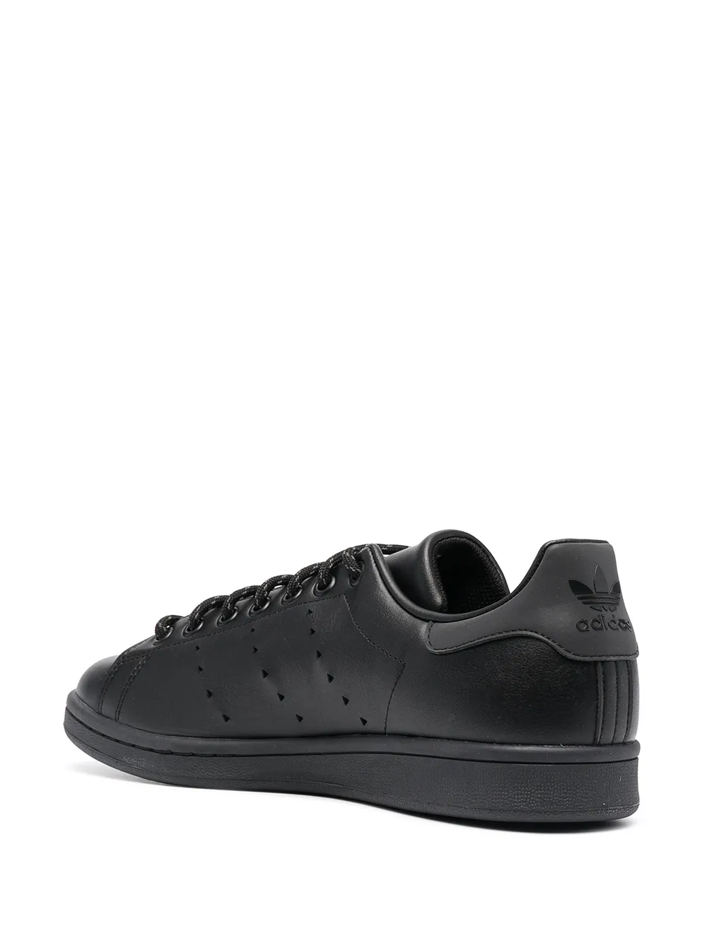 фото Adidas кроссовки на шнуровке с перфорацией