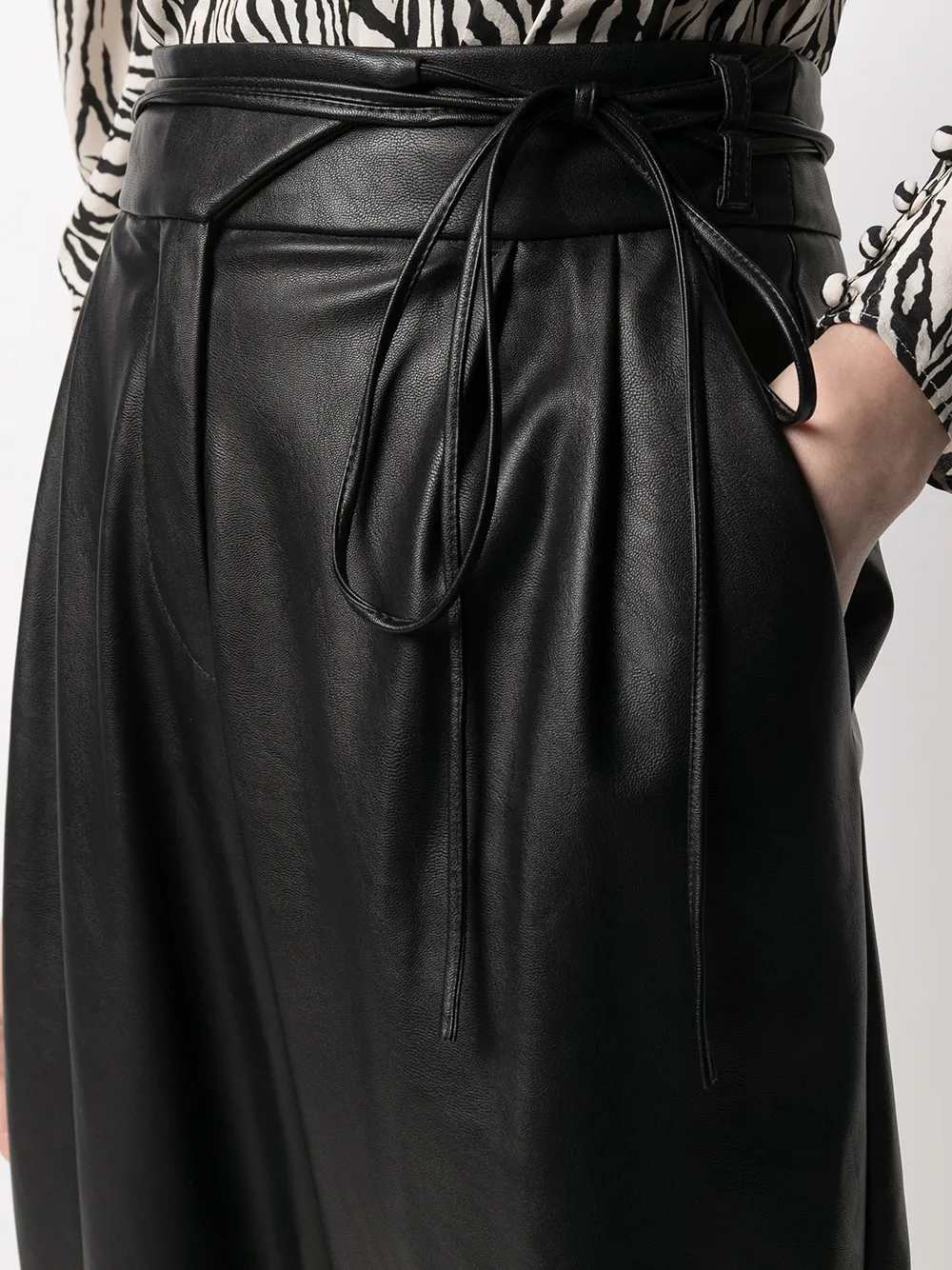 фото Pinko зауженные брюки из искусственной кожи