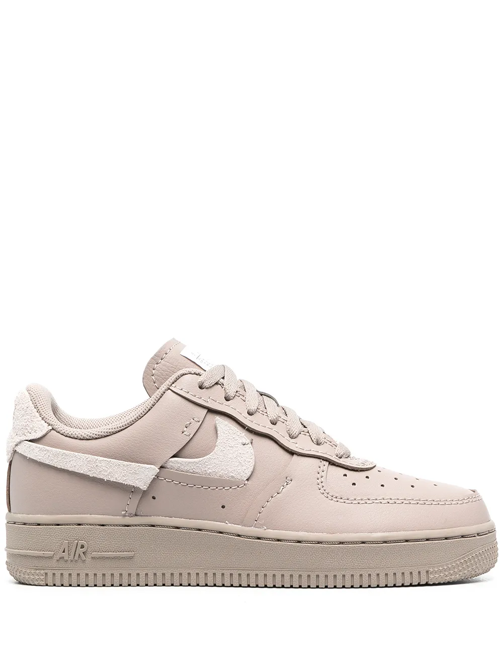 фото Nike кроссовки с нашивкой-логотипом