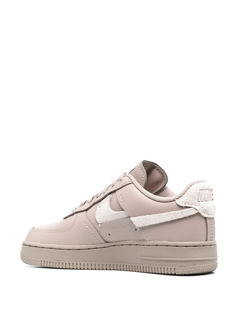 фото Nike кроссовки с нашивкой-логотипом