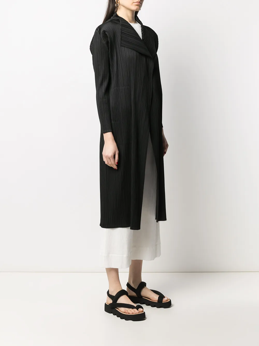 фото Issey miyake плиссированное пальто с запахом
