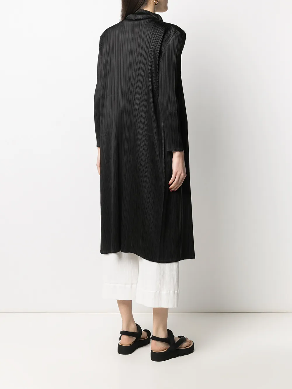 фото Issey miyake плиссированное пальто с запахом