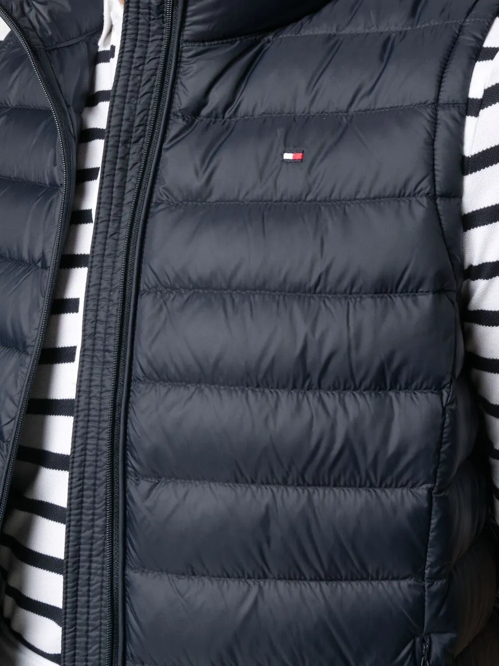 фото Tommy hilfiger дутый жилет с вышитым логотипом