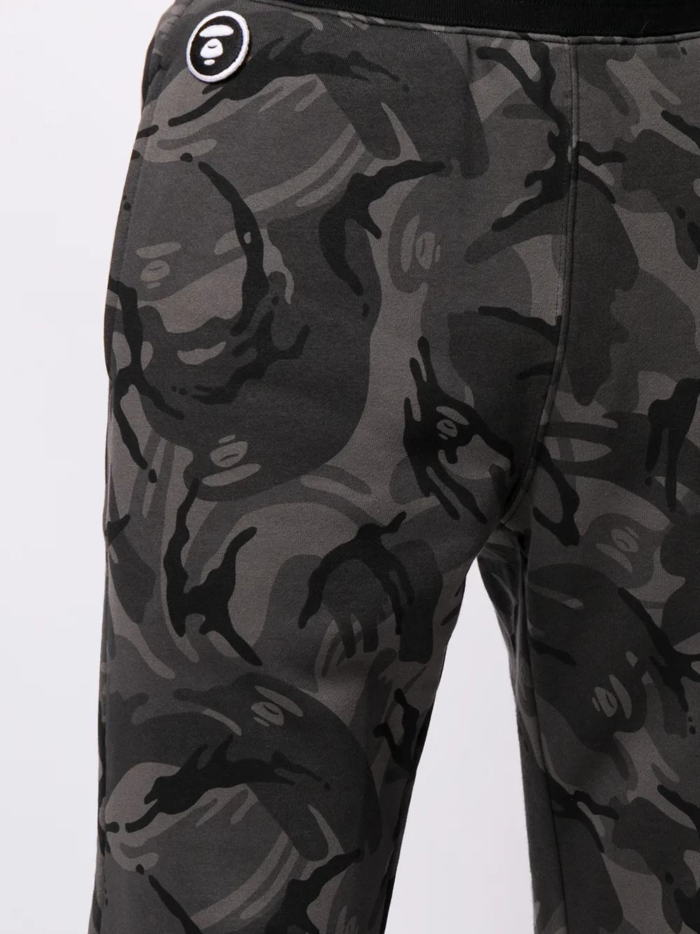 фото Aape by *a bathing ape® спортивные брюки с камуфляжным принтом и логотипом