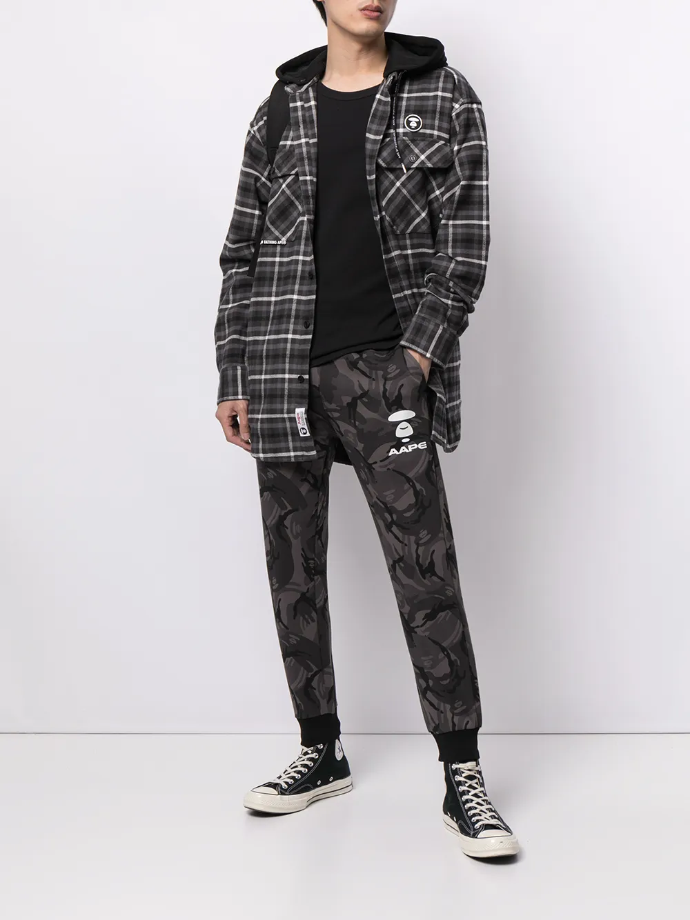 фото Aape by *a bathing ape® спортивные брюки с камуфляжным принтом и логотипом