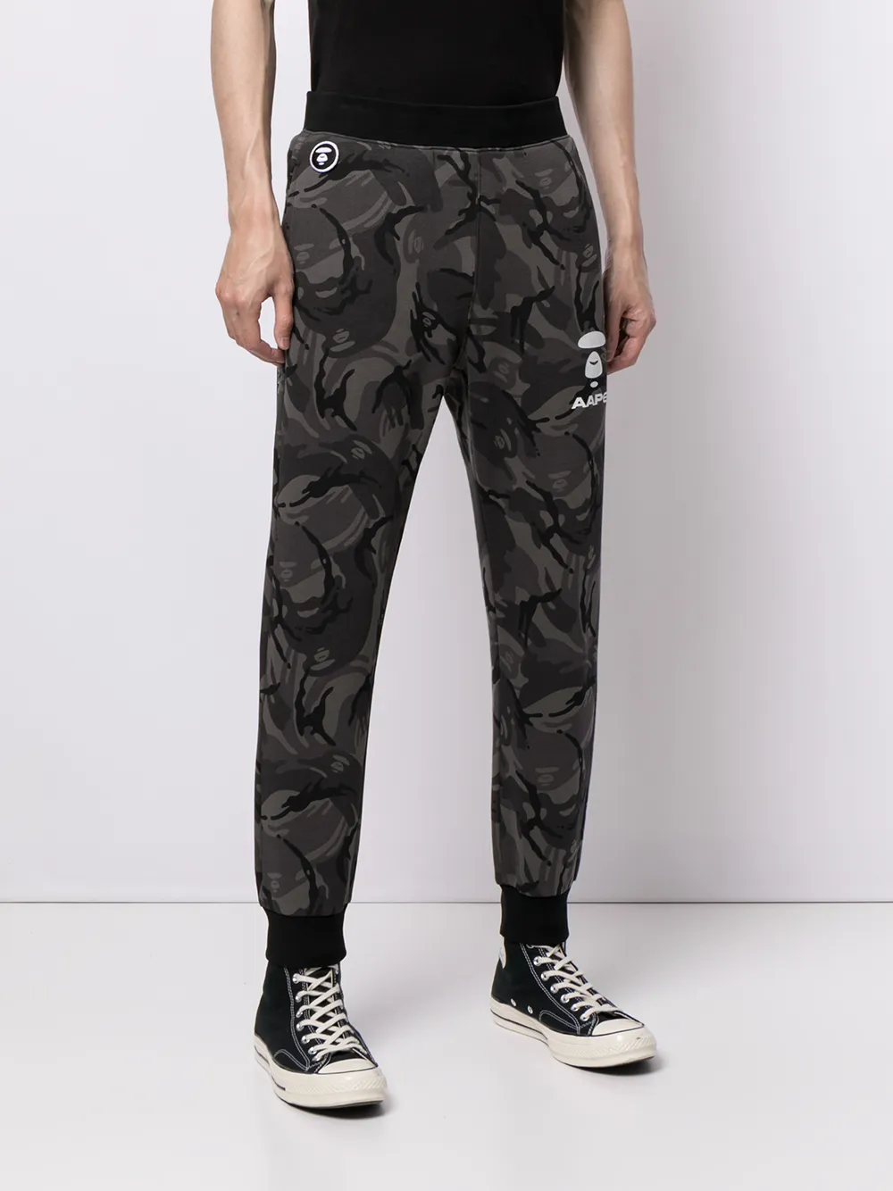 фото Aape by *a bathing ape® спортивные брюки с камуфляжным принтом и логотипом