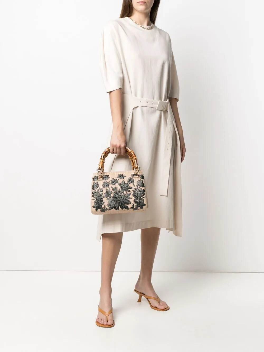 фото Serpui соломенная сумка-тоут с цветочной вышивкой