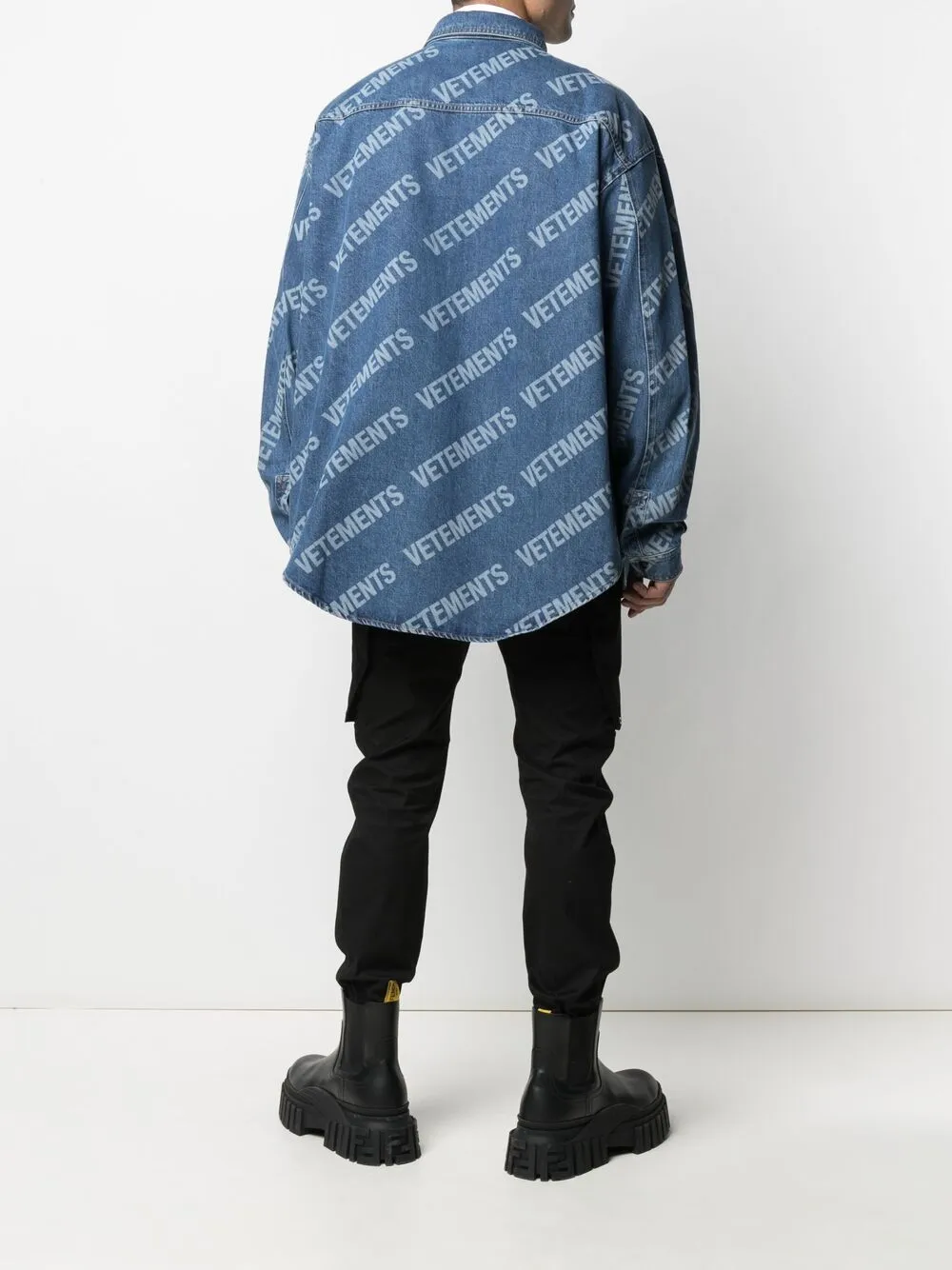 фото Vetements джинсовая рубашка с логотипом