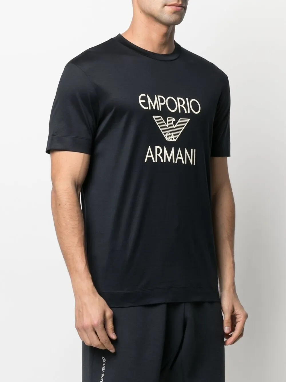 фото Emporio armani футболка с логотипом