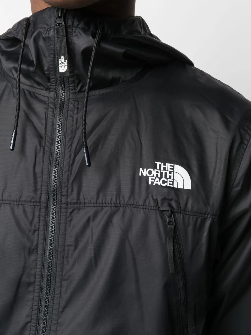 фото The north face легкая куртка с логотипом
