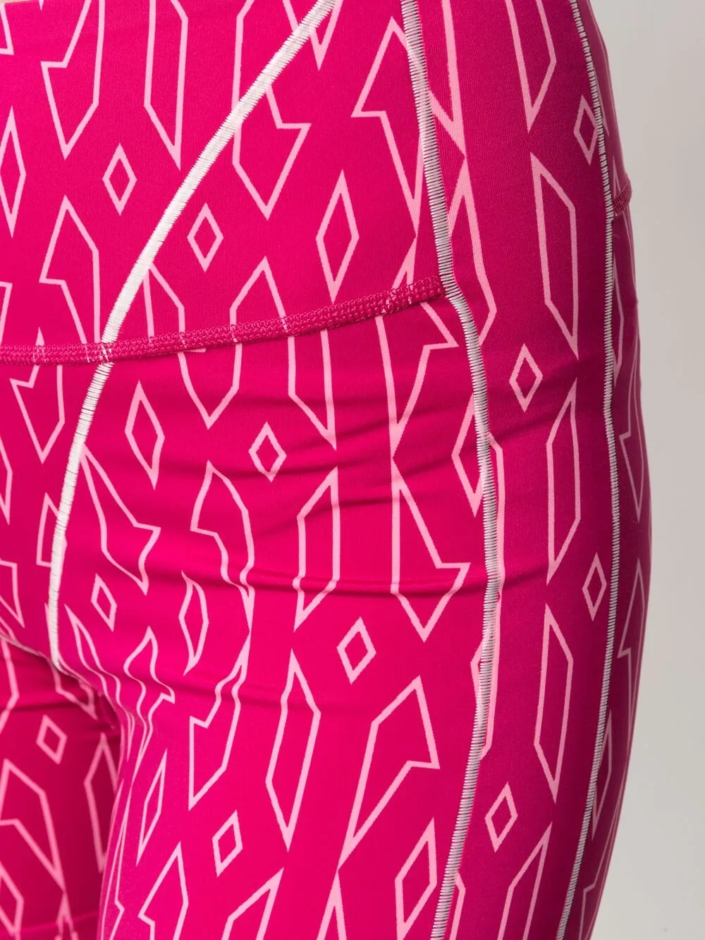 фото Adidas байкерские шорты из коллаборации с ivy park