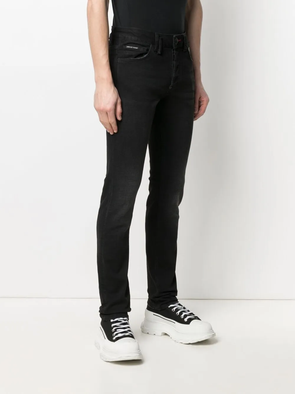 фото Philipp plein прямые джинсы с нашивкой-логотипом