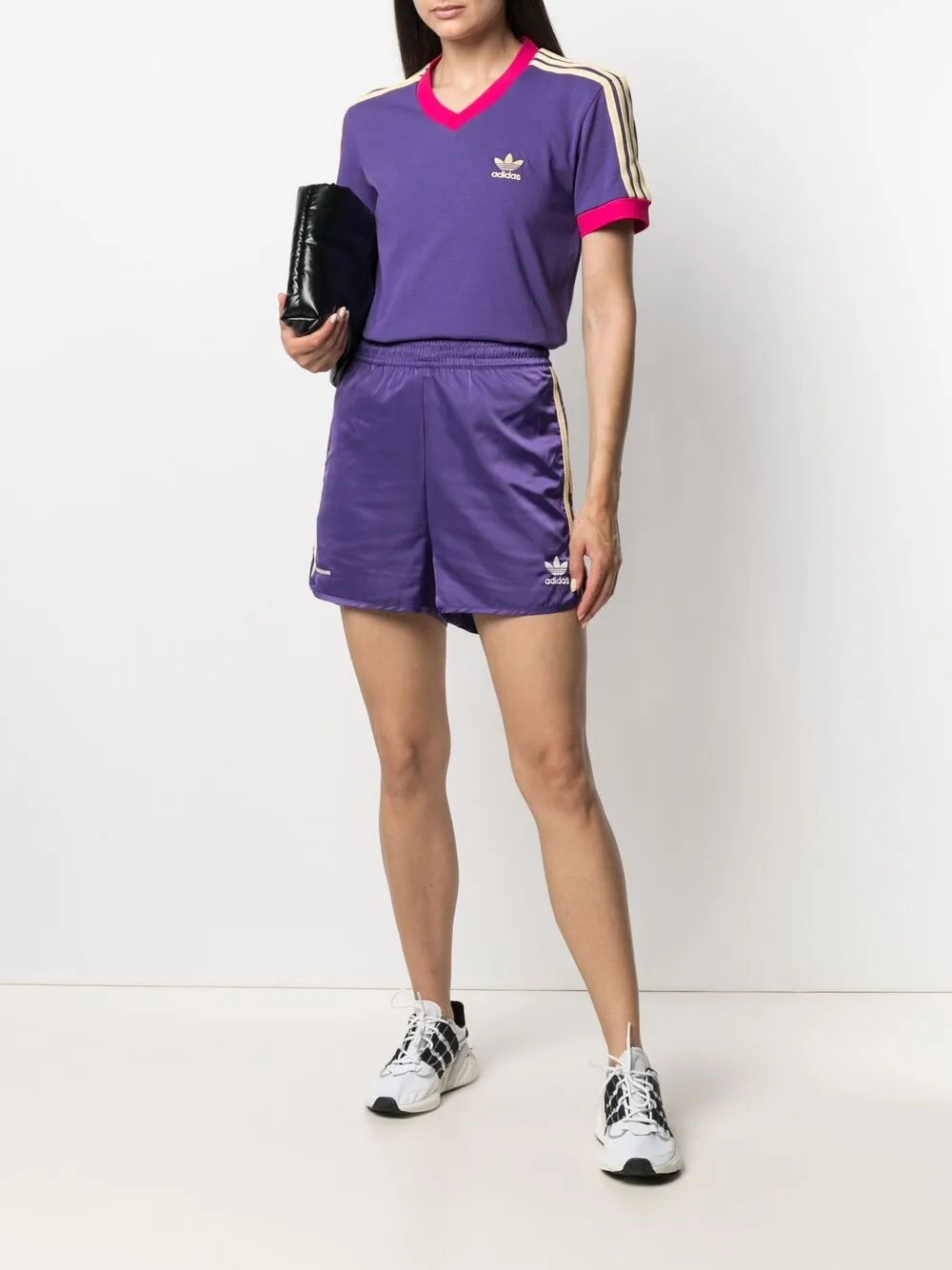фото Adidas футболка с логотипом и v-образным вырезом