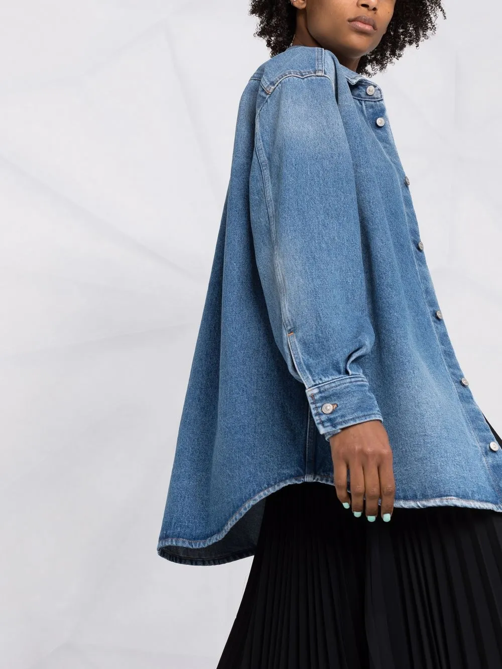 фото Mm6 maison margiela джинсовая рубашка с нашивкой-логотипом