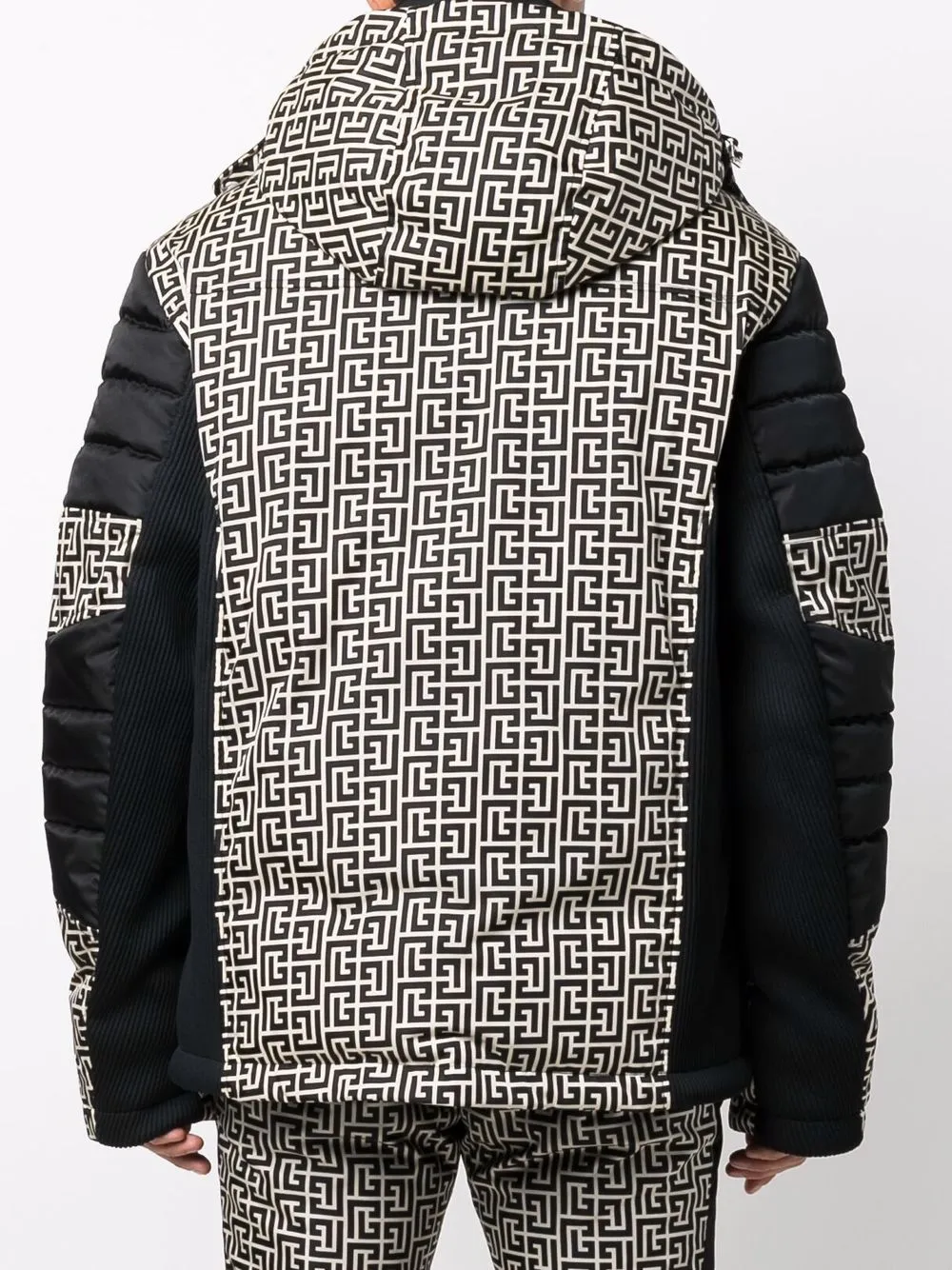 фото Balmain пуховик с монограммой из коллаборации с rossignol