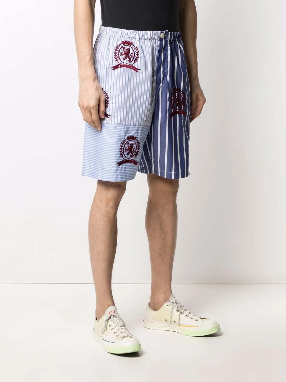 фото Tommy hilfiger шорты-бермуды в полоску с вышивкой