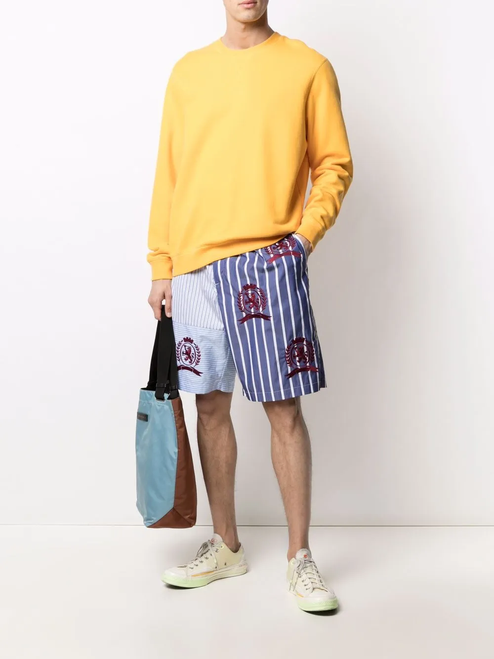 фото Tommy hilfiger шорты-бермуды в полоску с вышивкой