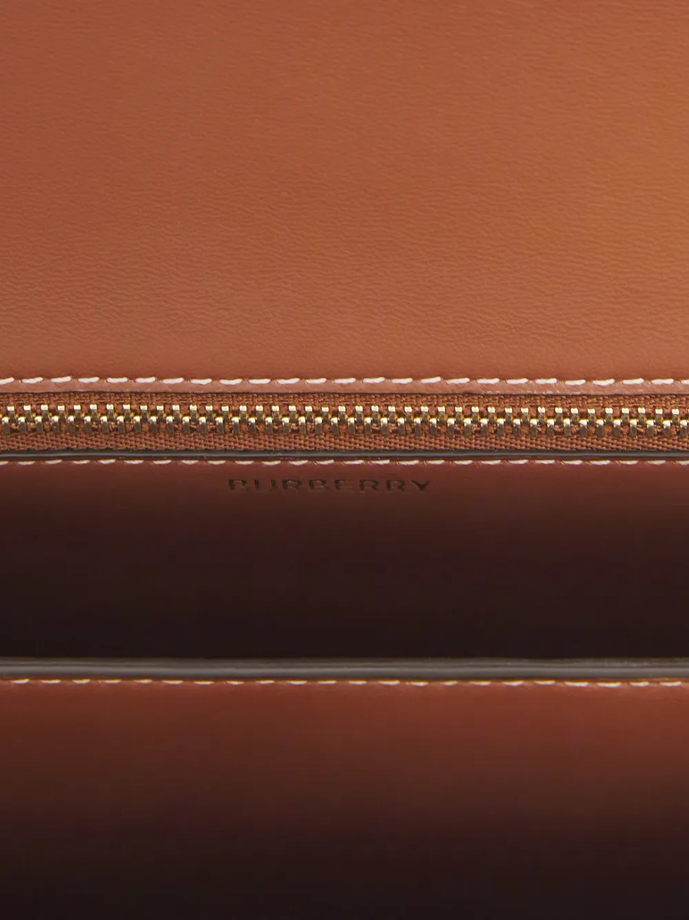 фото Burberry маленькая сумка через плечо tb