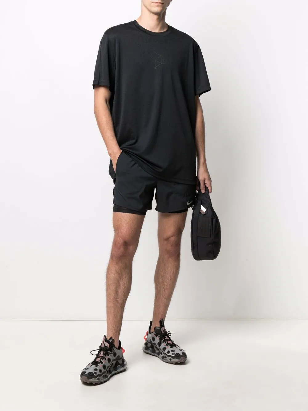 фото Nike футболка tech pack с геометричным принтом