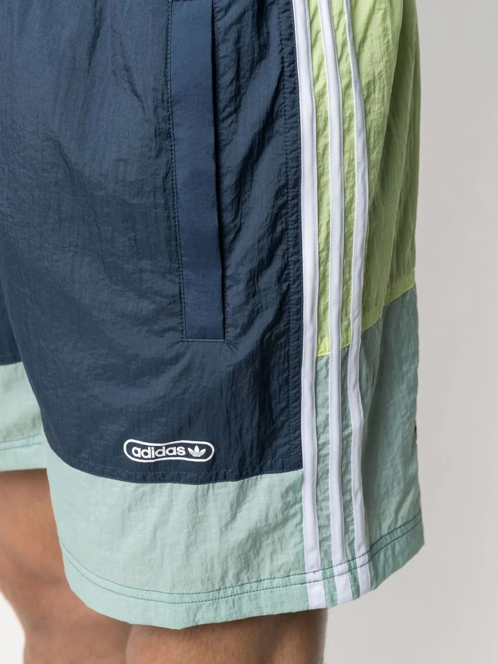 фото Adidas спортивные шорты с контрастными полосками