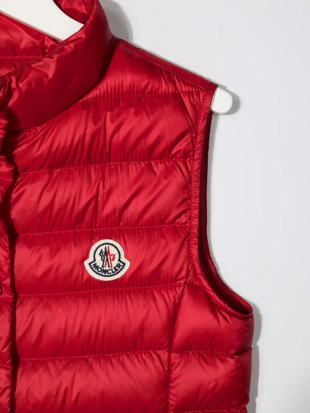 фото Moncler enfant жилет с нашивкой-логотипом