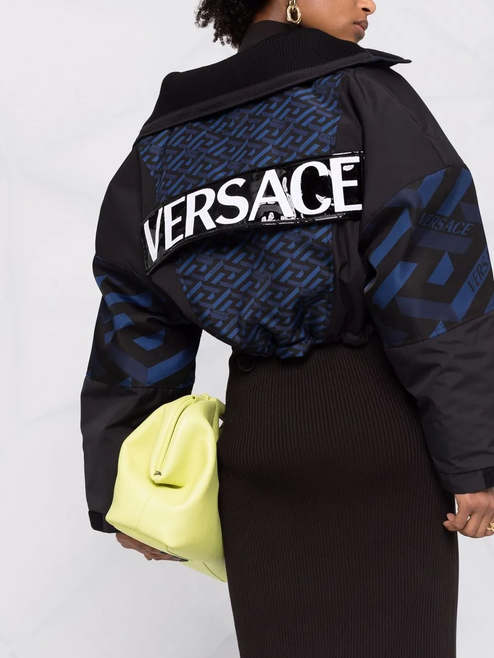 фото Versace укороченная куртка с узором la greca