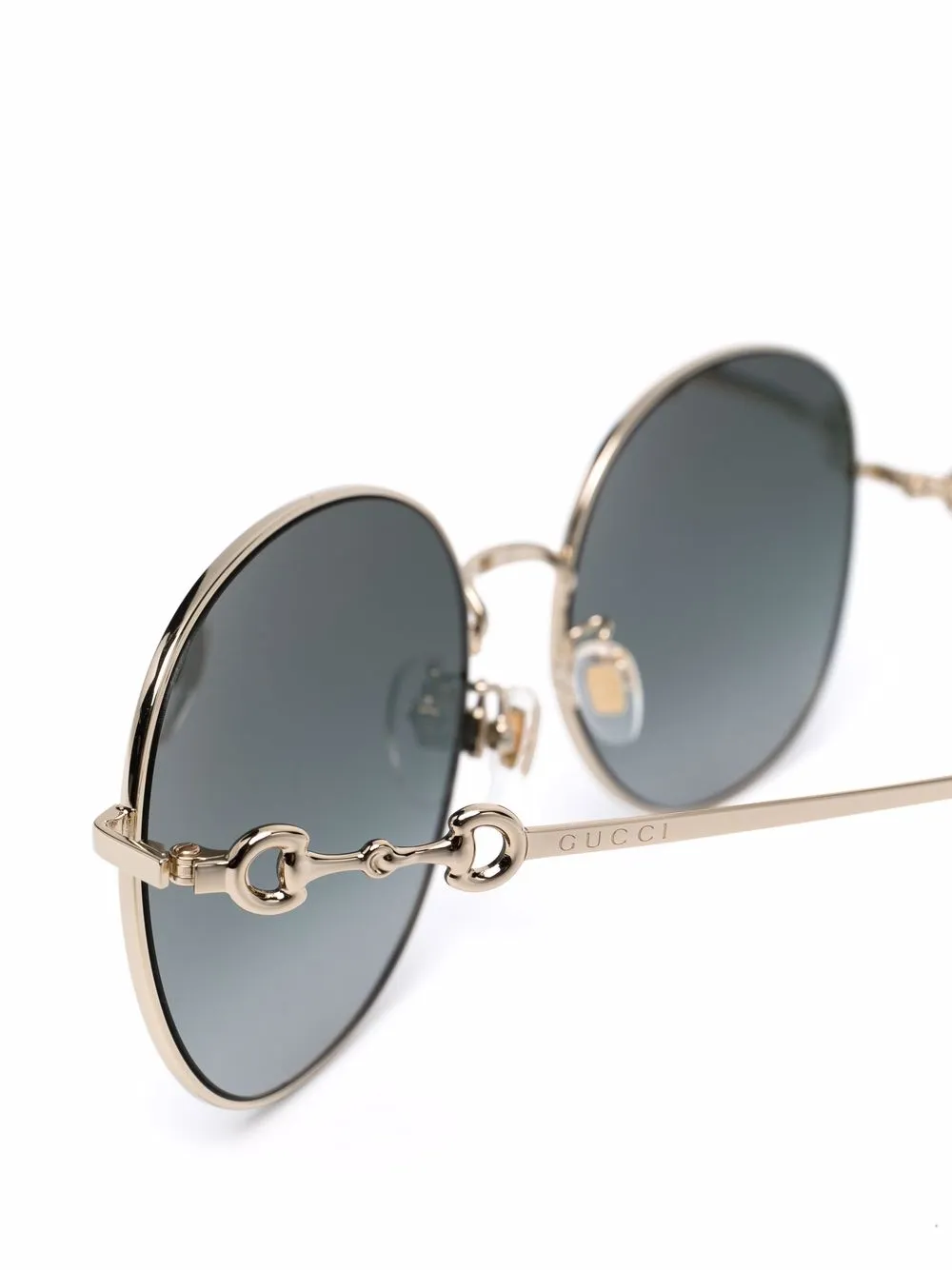 фото Gucci eyewear солнцезащитные очки в массивной оправе с декором horsebit