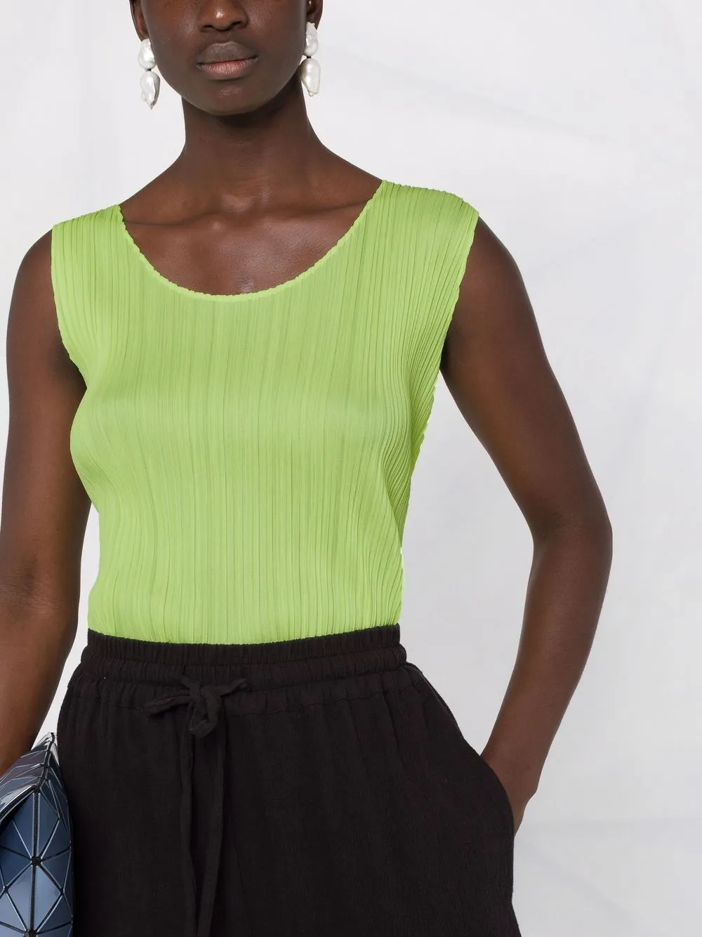 фото Pleats please issey miyake плиссированный топ без рукавов