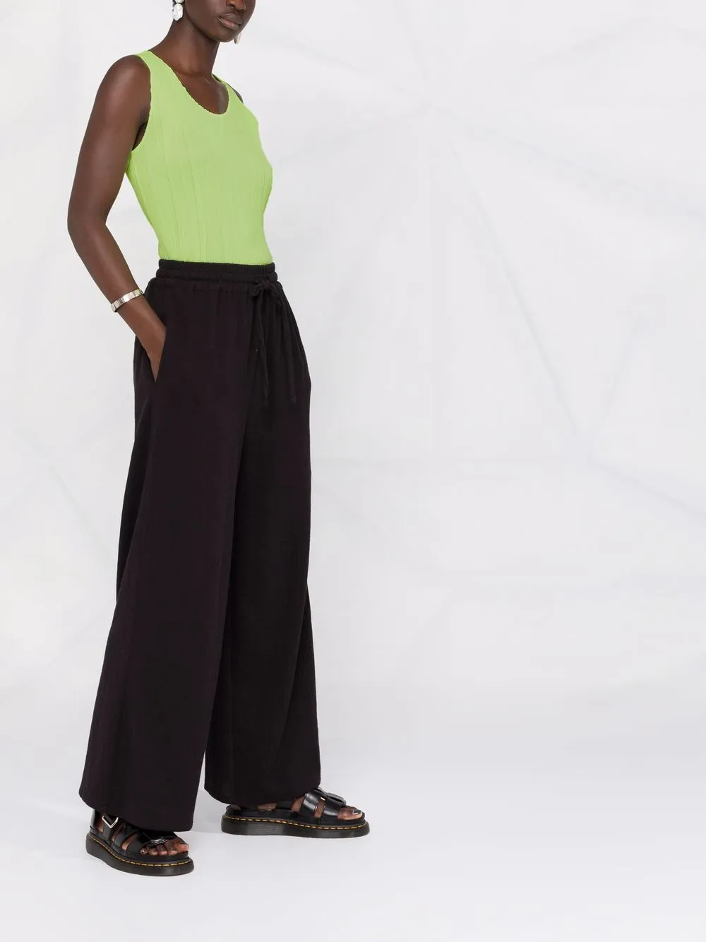фото Pleats please issey miyake плиссированный топ без рукавов