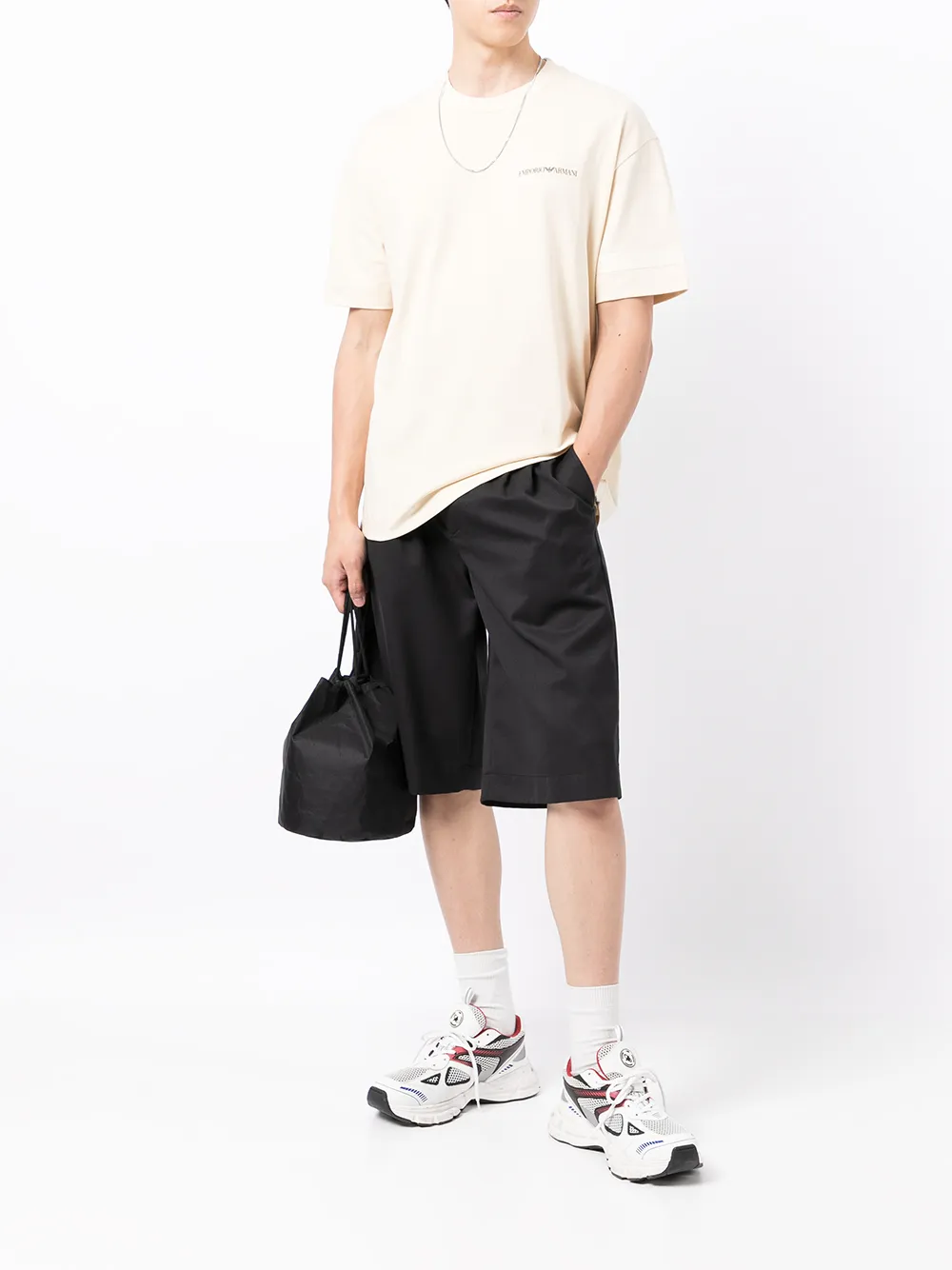 фото Emporio armani футболка с приспущенными плечами и логотипом