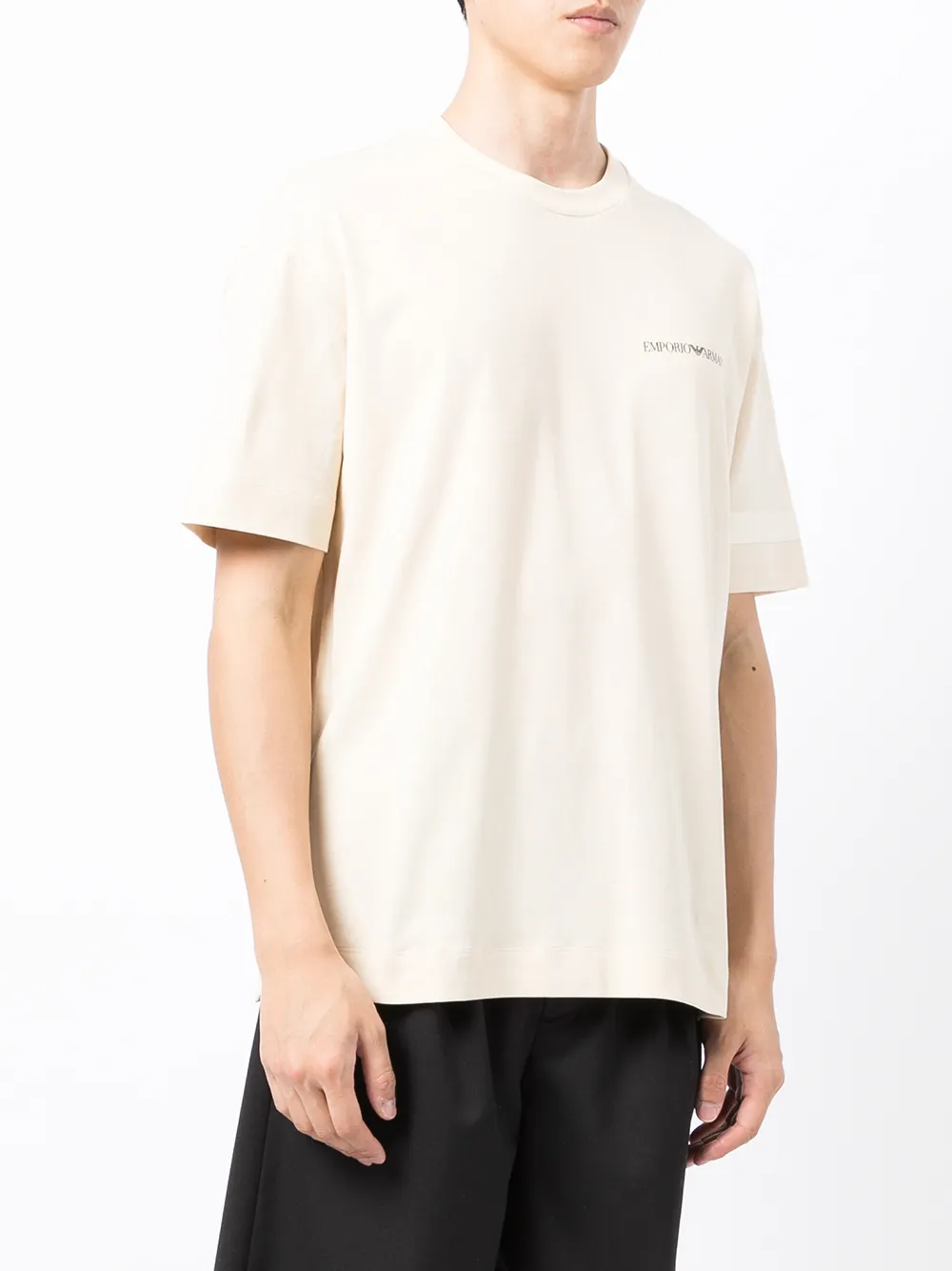 фото Emporio armani футболка с приспущенными плечами и логотипом