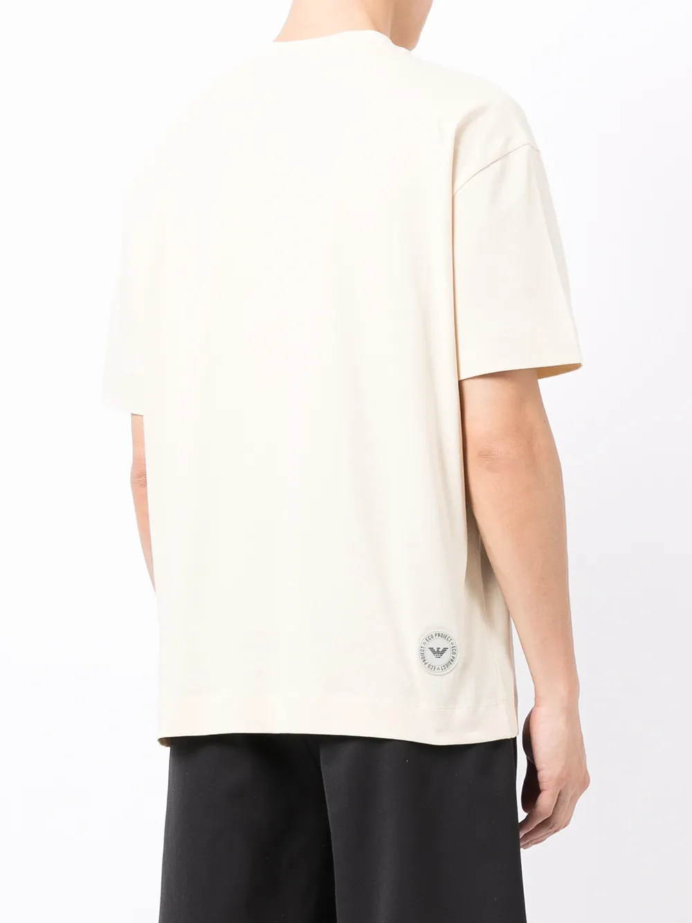 фото Emporio armani футболка с приспущенными плечами и логотипом