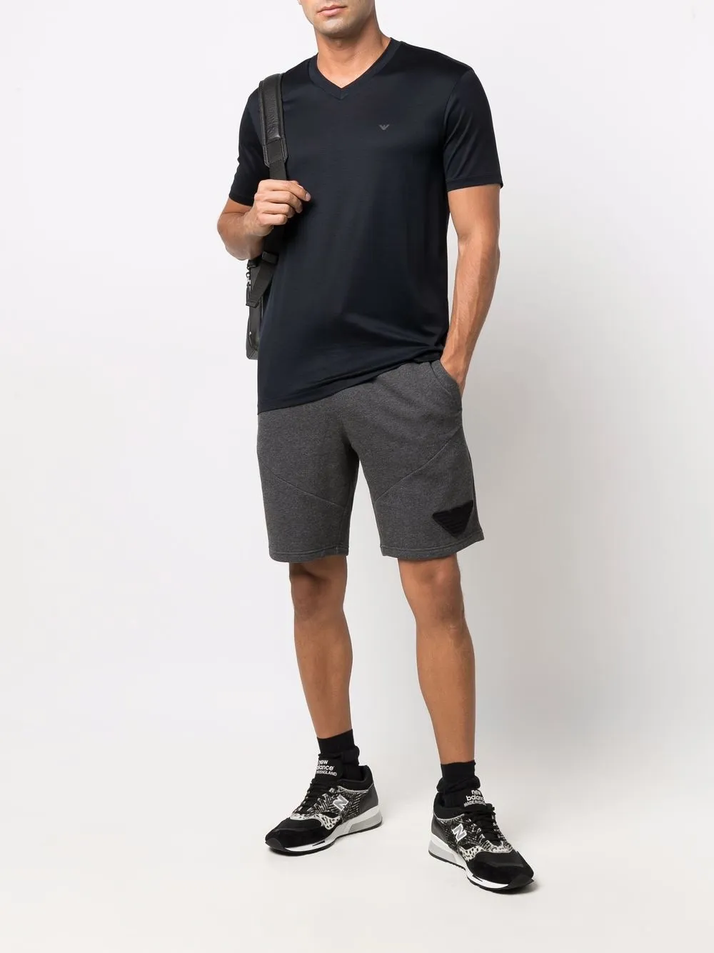 фото Emporio armani футболка с v-образным вырезом и логотипом