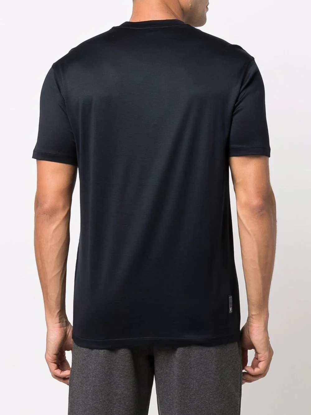 фото Emporio armani футболка с v-образным вырезом и логотипом