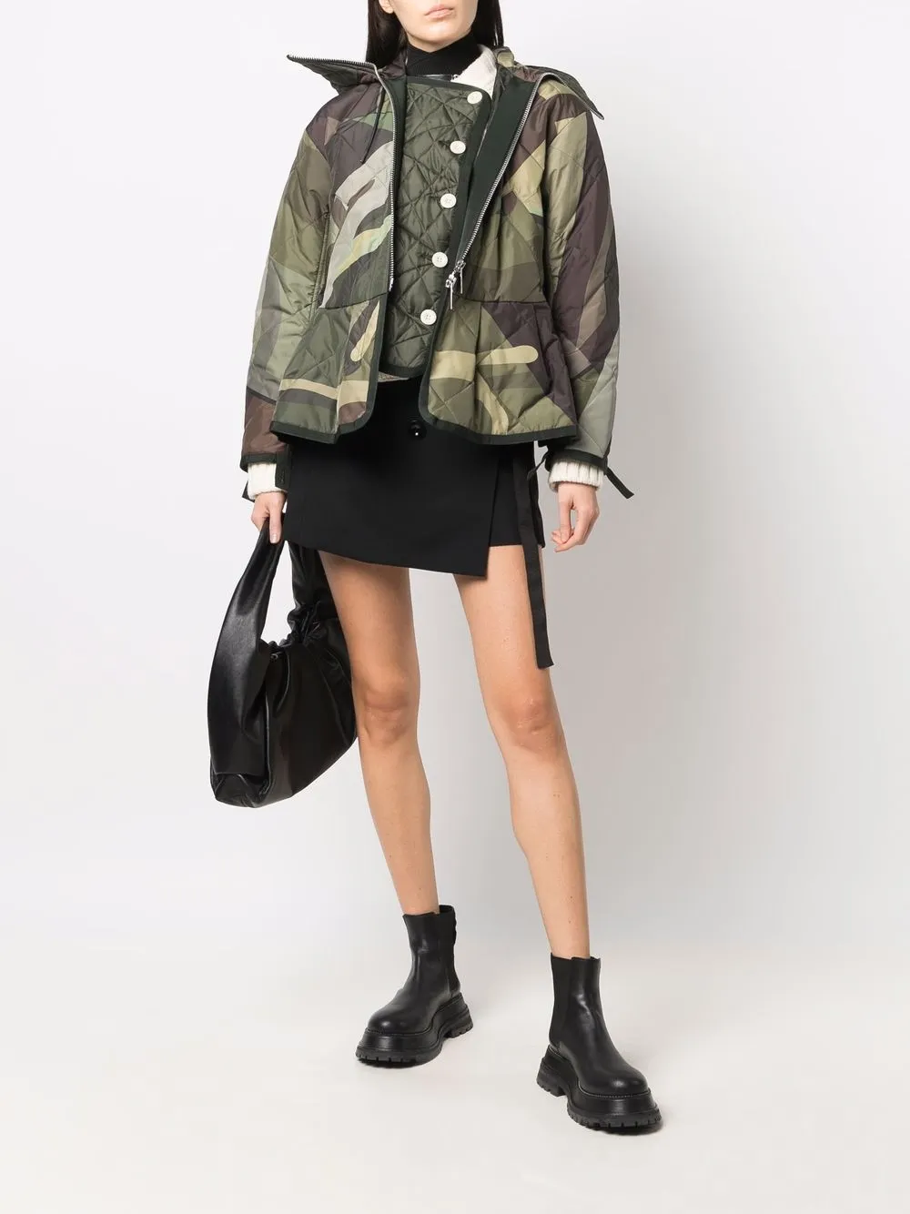 фото Sacai многослойная куртка с камуфляжным принтом