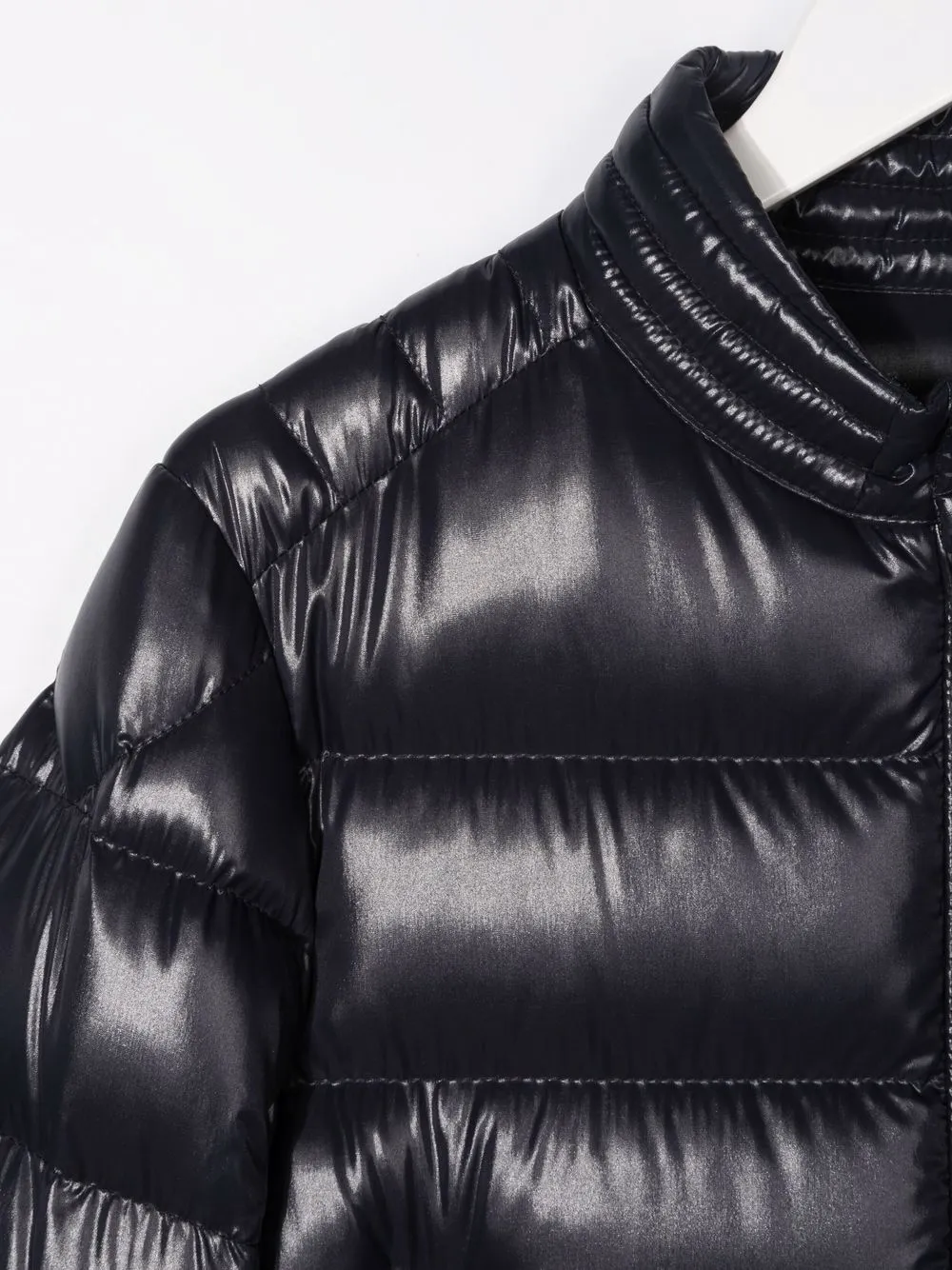 фото Moncler enfant пуховик с нашивкой-логотипом