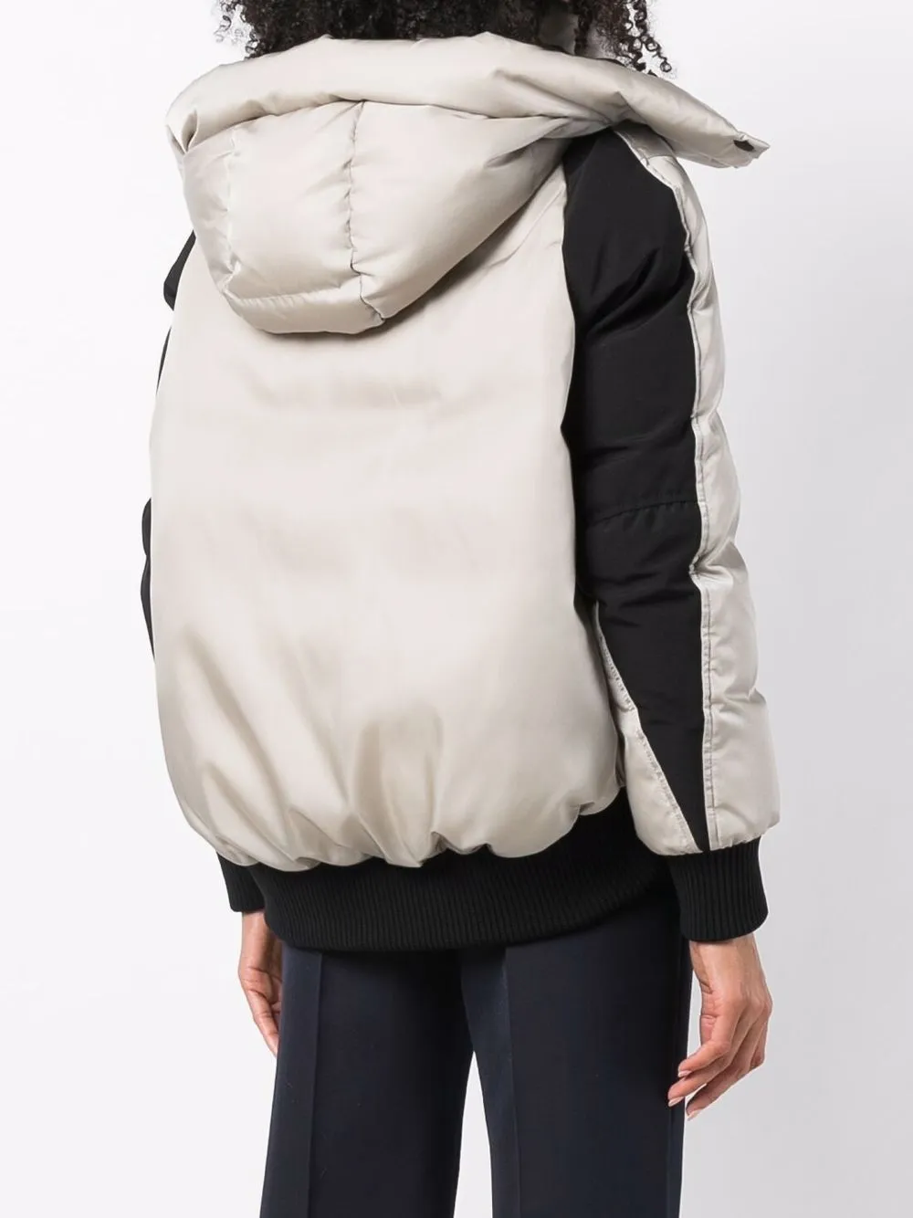 фото Moncler пуховик с нашивкой-логотипом