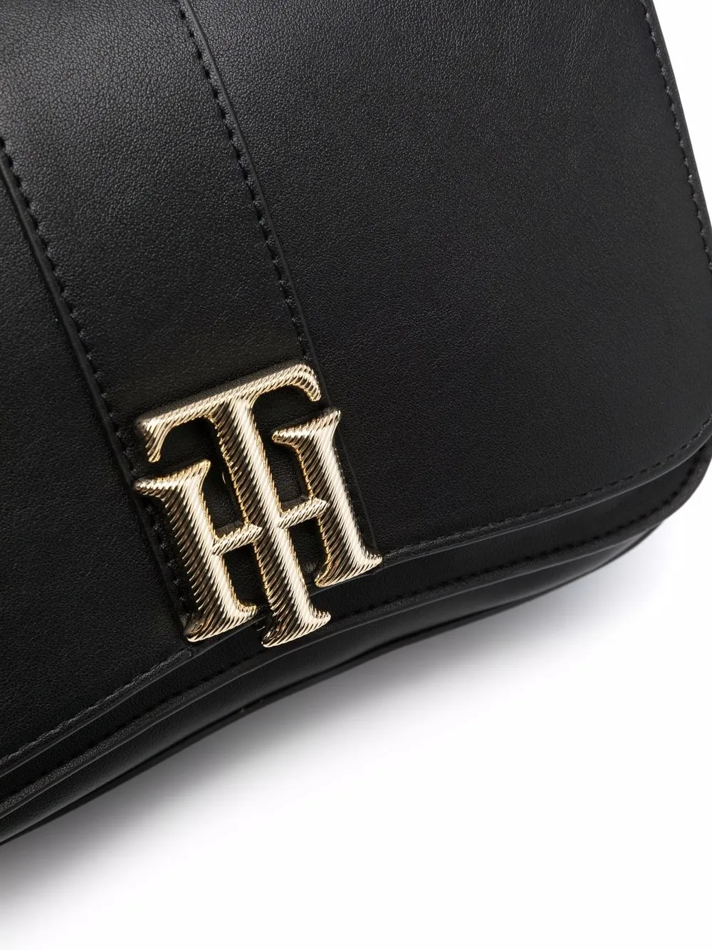 фото Tommy hilfiger сумка на плечо среднего размера