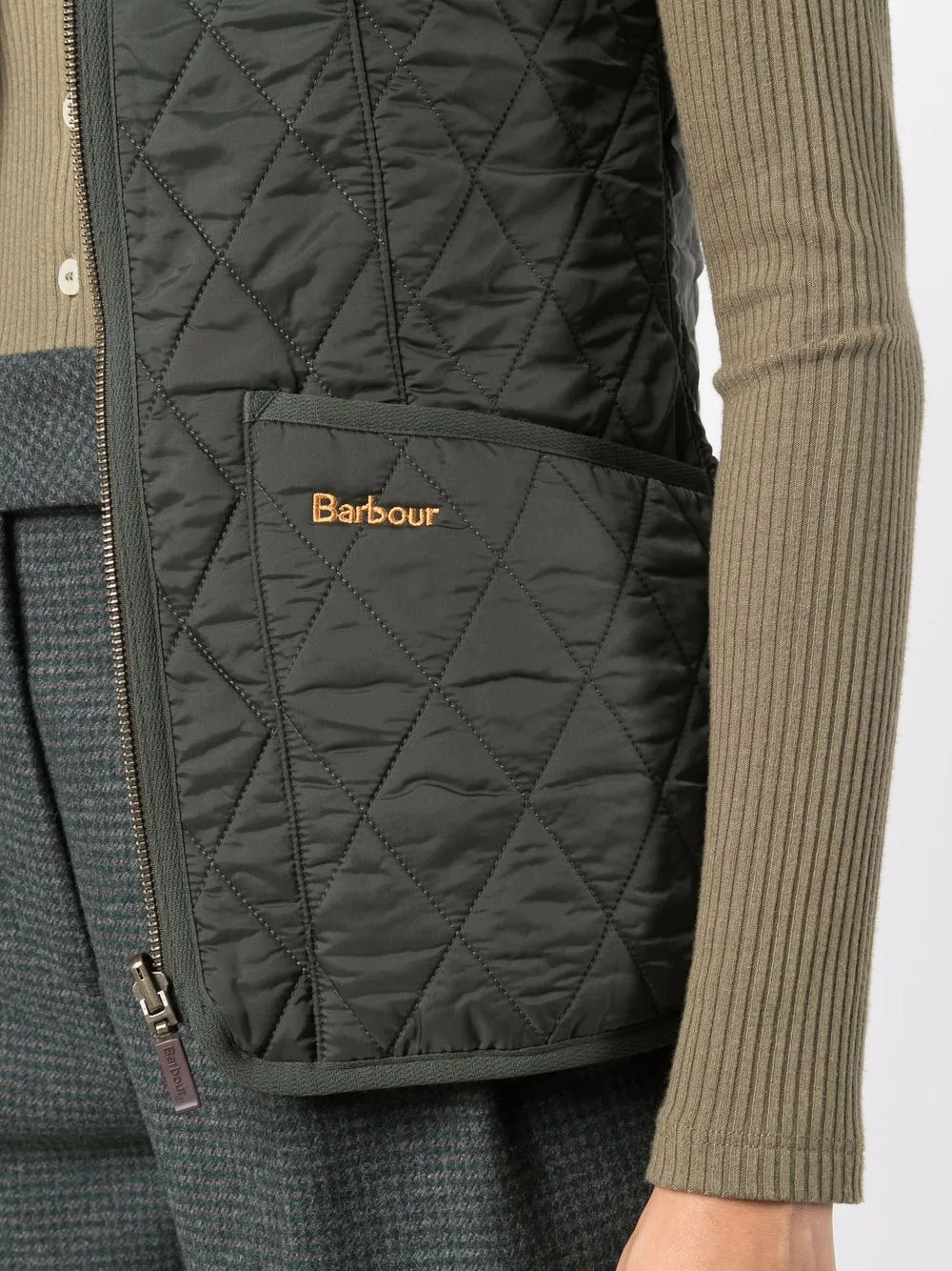 фото Barbour жилет на молнии с вышитым логотипом