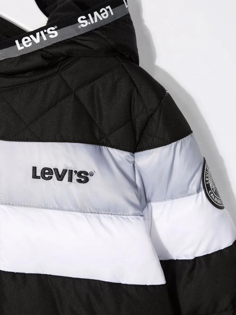 фото Levi's kids пуховик в стиле колор-блок с капюшоном