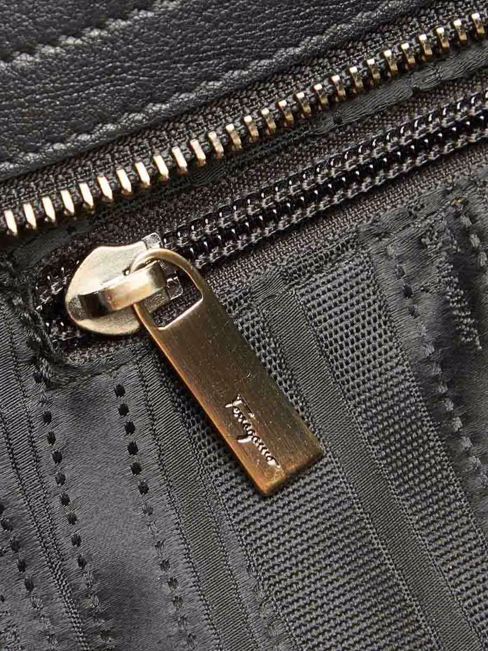 фото Salvatore ferragamo pre-owned сумка-тоут с декором gancini