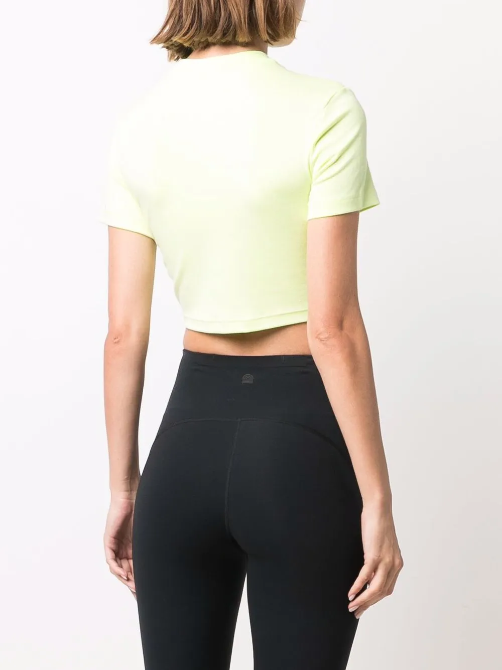 фото Nike укороченная футболка с логотипом swoosh