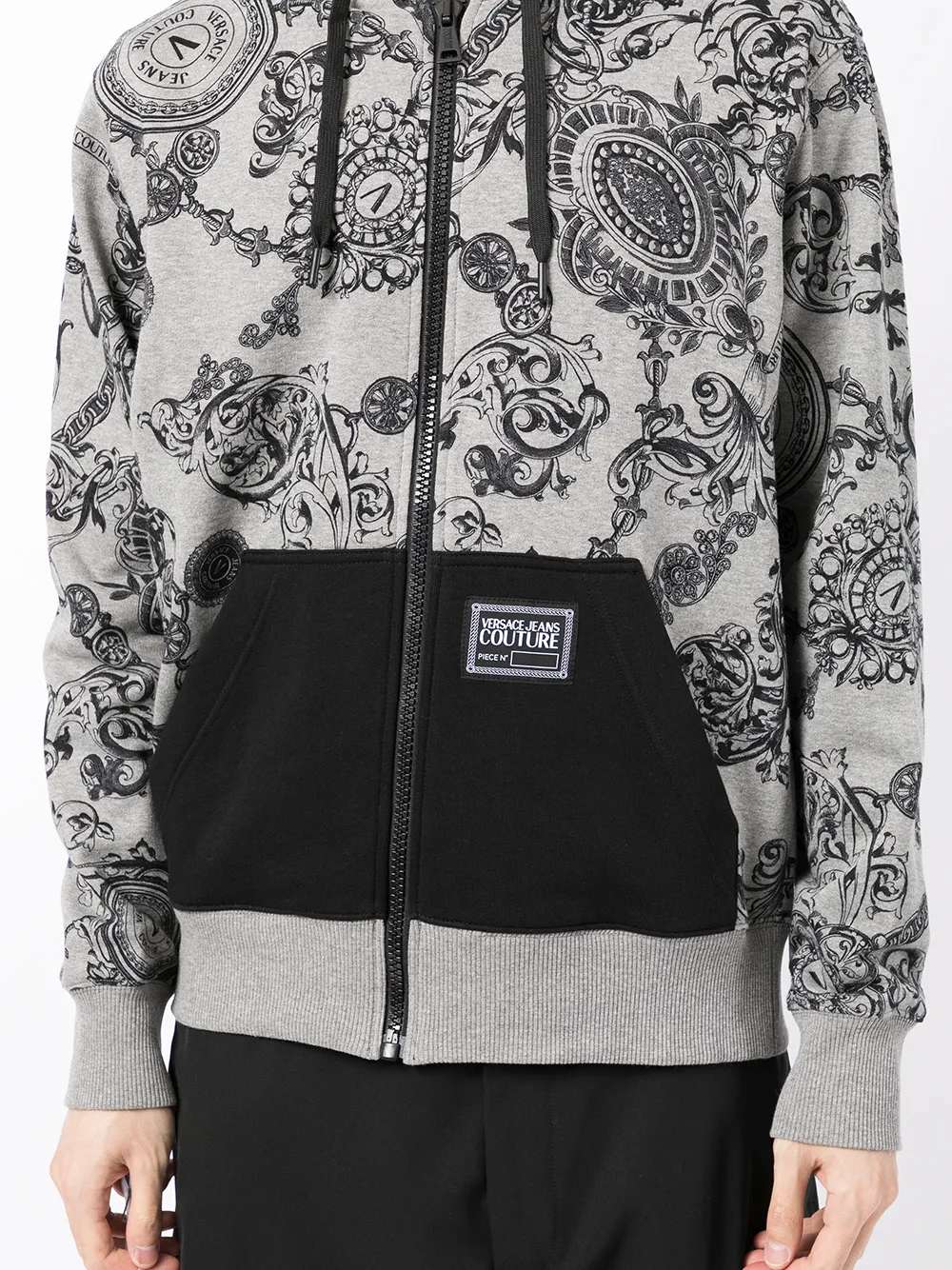 фото Versace jeans couture худи с принтом baroque
